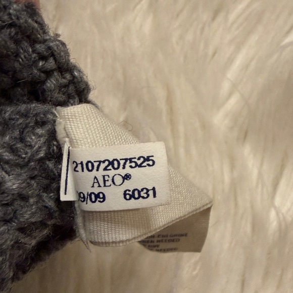 American Eagle AEO will blend cable knit textured sweater metal stud detail L - Picture 8 of 8